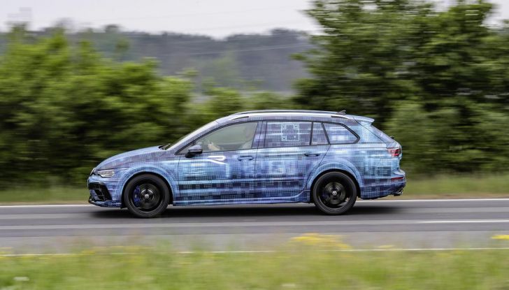 Volkswagen Golf R 2024: caratteristiche, design, abitacolo, versioni, motore e prestazioni - Foto 24 di 116