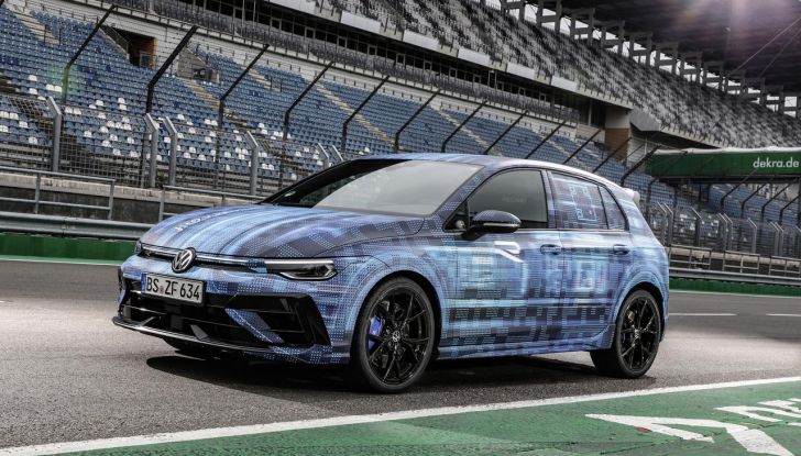 Volkswagen Golf R 2024: caratteristiche, design, abitacolo, versioni, motore e prestazioni - Foto 15 di 116