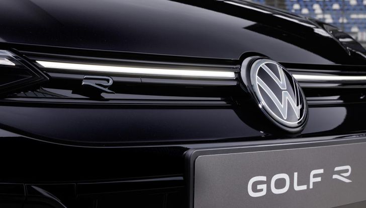 Volkswagen Golf R 2024: caratteristiche, design, abitacolo, versioni, motore e prestazioni - Foto 44 di 116