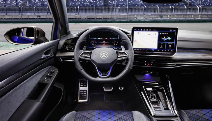 Volkswagen Golf R 2024: caratteristiche, design, abitacolo, versioni, motore e prestazioni - Foto 76 di 116