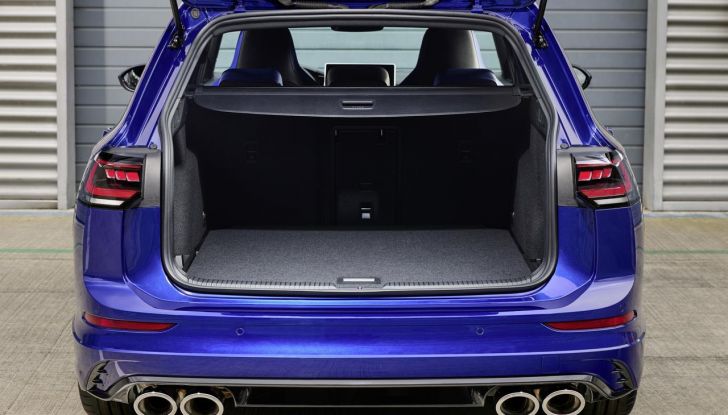 Volkswagen Golf R 2024: caratteristiche, design, abitacolo, versioni, motore e prestazioni - Foto 105 di 116