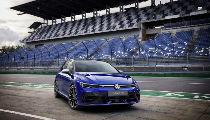 Volkswagen Golf R 2024: caratteristiche, design, abitacolo, versioni, motore e prestazioni - Foto 55 di 116