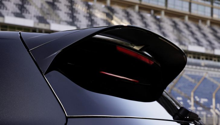 Volkswagen Golf R 2024: caratteristiche, design, abitacolo, versioni, motore e prestazioni - Foto 47 di 116