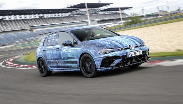 Volkswagen Golf R 2024: caratteristiche, design, abitacolo, versioni, motore e prestazioni - Foto 12 di 116