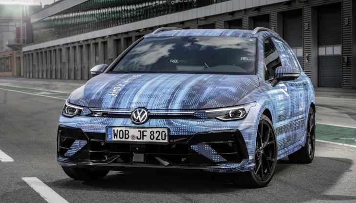 Volkswagen Golf R 2024: caratteristiche, design, abitacolo, versioni, motore e prestazioni - Foto 26 di 116