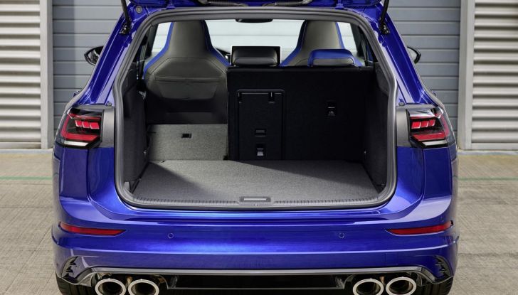 Volkswagen Golf R 2024: caratteristiche, design, abitacolo, versioni, motore e prestazioni - Foto 108 di 116