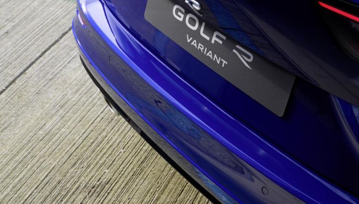 Volkswagen Golf R 2024: caratteristiche, design, abitacolo, versioni, motore e prestazioni - Foto 95 di 116