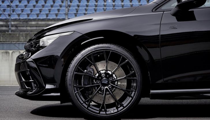 Volkswagen Golf R 2024: caratteristiche, design, abitacolo, versioni, motore e prestazioni - Foto 45 di 116