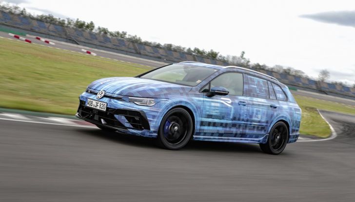 Volkswagen Golf R 2024: caratteristiche, design, abitacolo, versioni, motore e prestazioni - Foto 20 di 116