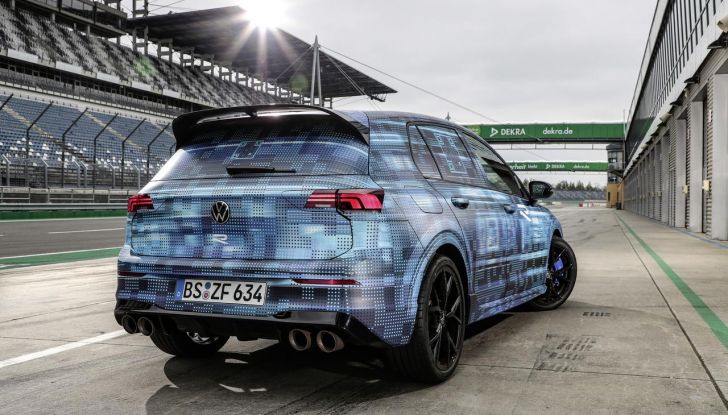 Volkswagen Golf R 2024: caratteristiche, design, abitacolo, versioni, motore e prestazioni - Foto 17 di 116