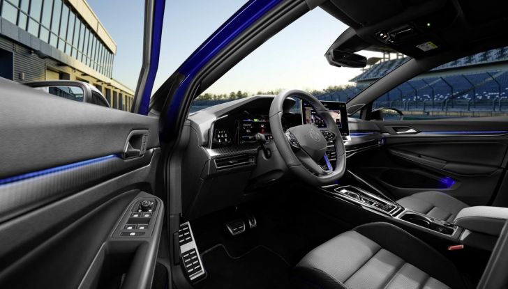 Volkswagen Golf R 2024: caratteristiche, design, abitacolo, versioni, motore e prestazioni - Foto 97 di 116