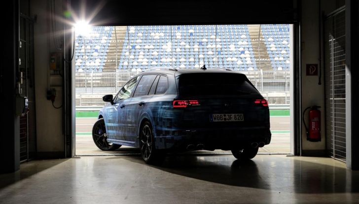 Volkswagen Golf R 2024: caratteristiche, design, abitacolo, versioni, motore e prestazioni - Foto 29 di 116