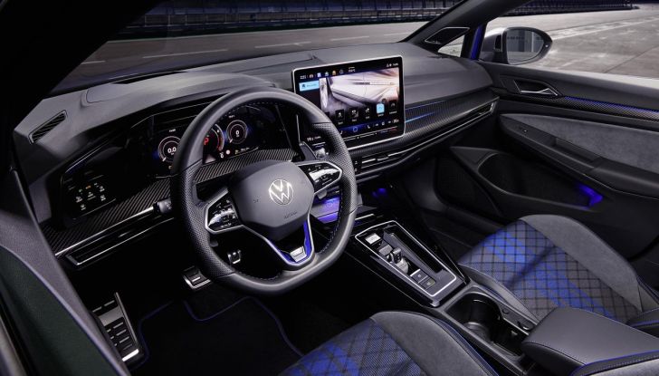 Volkswagen Golf R 2024: caratteristiche, design, abitacolo, versioni, motore e prestazioni - Foto 73 di 116