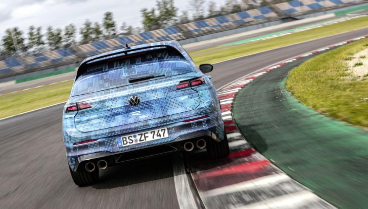 Volkswagen Golf R 2024: caratteristiche, design, abitacolo, versioni, motore e prestazioni - Foto 11 di 116