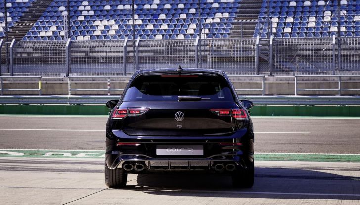 Volkswagen Golf R 2024: caratteristiche, design, abitacolo, versioni, motore e prestazioni - Foto 36 di 116