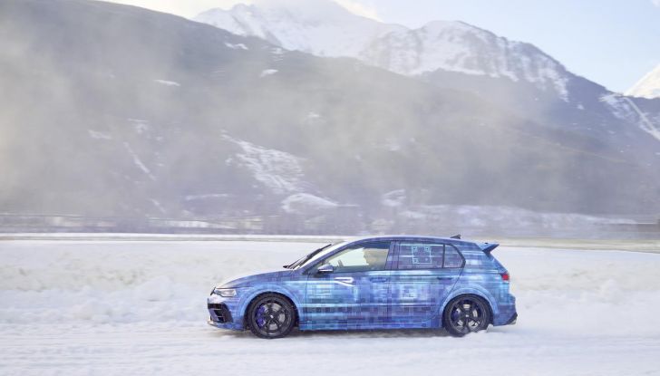 Volkswagen Golf R 2024: caratteristiche, design, abitacolo, versioni, motore e prestazioni - Foto 8 di 116
