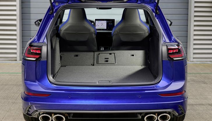 Volkswagen Golf R 2024: caratteristiche, design, abitacolo, versioni, motore e prestazioni - Foto 109 di 116