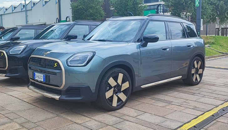 Mini Countryman E e SE ALL4 2024: prova su strada del SUV nelle versioni elettriche - Foto 1 di 26