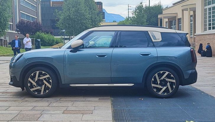 Mini Countryman E e SE ALL4 2024: prova su strada del SUV nelle versioni elettriche - Foto 7 di 26