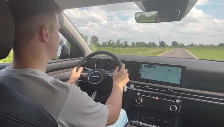 Hyundai Tucson 2024: prova su strada del SUV C in versione Full-Hybrid - Foto 14 di 35