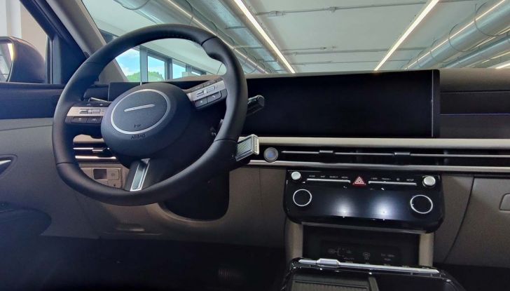 Hyundai Tucson 2024: prova su strada del SUV C in versione Full-Hybrid - Foto 26 di 35