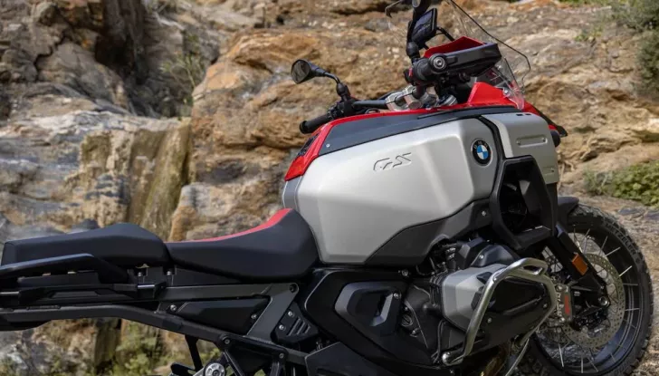 BMW R 1300 GS Adventure: una moto, due anime - Foto 14 di 17