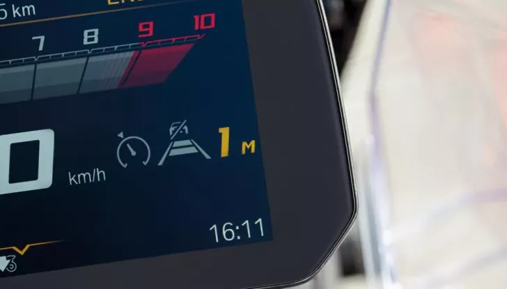 BMW R 1300 GS Adventure: una moto, due anime - Foto 6 di 17