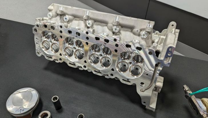 Chevrolet Corvette ZR1 2025: caratteristiche, design, abitacolo, motore, prestazioni e versioni - Foto 95 di 99