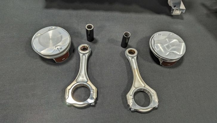 Chevrolet Corvette ZR1 2025: caratteristiche, design, abitacolo, motore, prestazioni e versioni - Foto 94 di 99