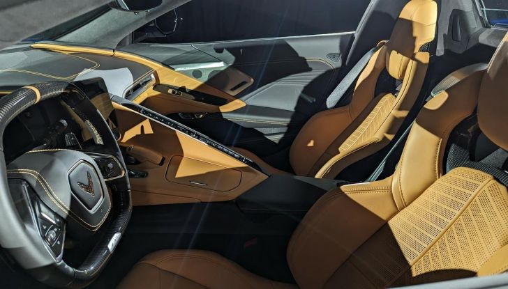 Chevrolet Corvette ZR1 2025: caratteristiche, design, abitacolo, motore, prestazioni e versioni - Foto 75 di 99