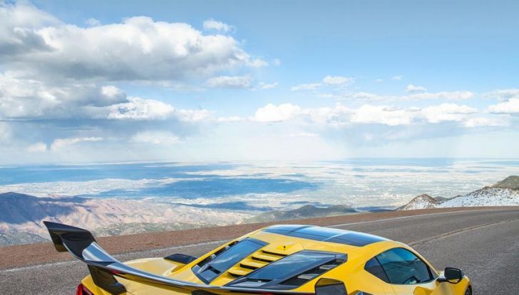 Chevrolet Corvette ZR1 2025: caratteristiche, design, abitacolo, motore, prestazioni e versioni - Foto 14 di 99