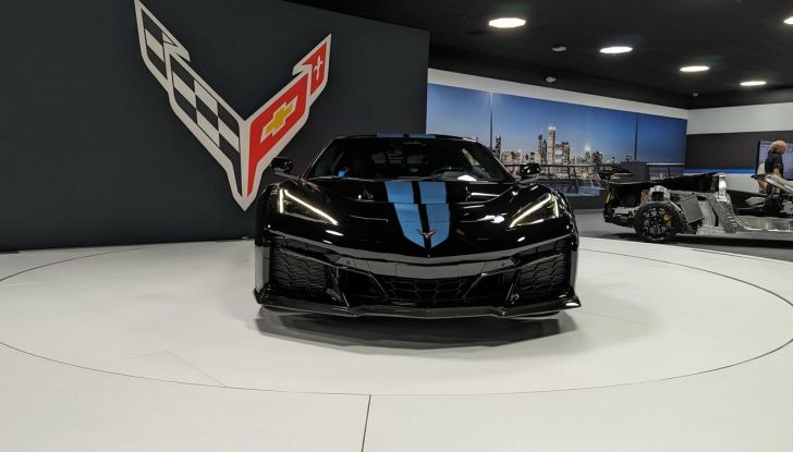 Chevrolet Corvette ZR1 2025: caratteristiche, design, abitacolo, motore, prestazioni e versioni - Foto 25 di 99