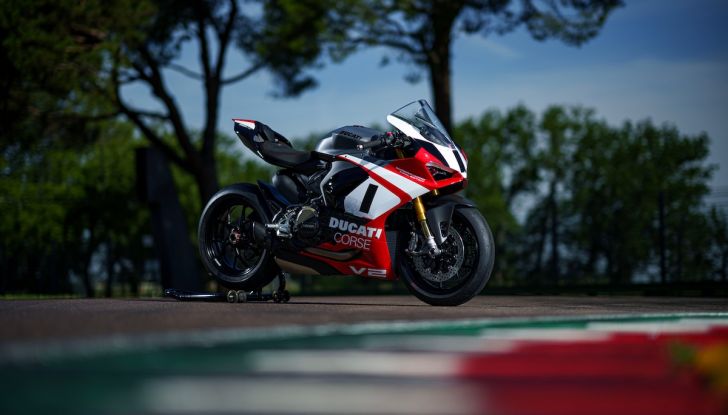 Ducati Panigale V2 Superquadro Final Edition, un tributo al più sofisticato bicilindrico della Rossa - Foto 9 di 9