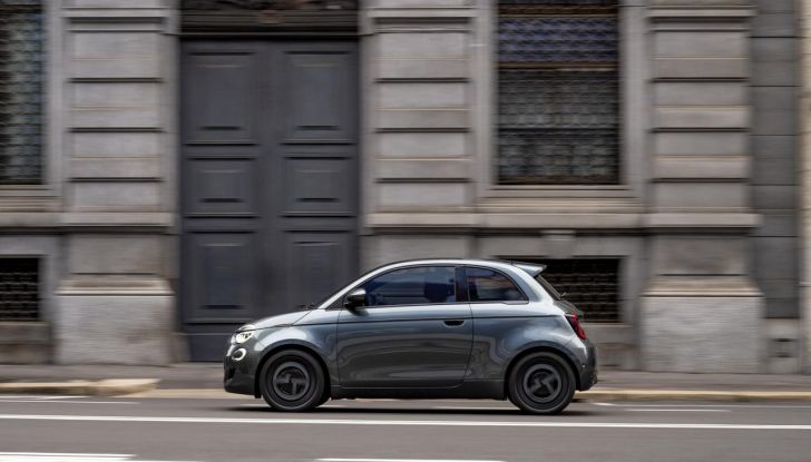 Fiat 500e Giorgio Armani: caratteristiche, design, abitacolo, motore e autonomia - Foto 3 di 25