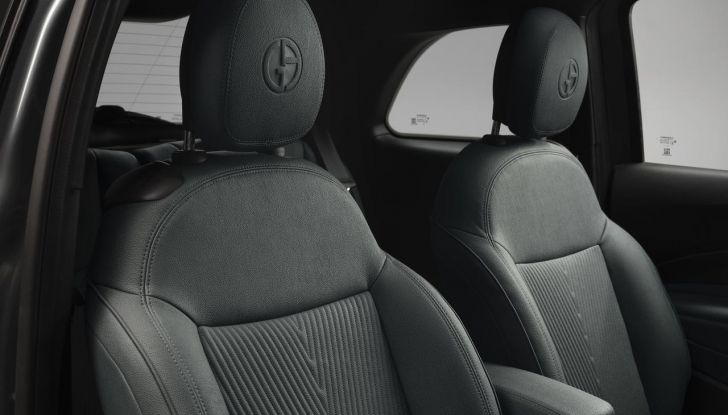 Fiat 500e Giorgio Armani: caratteristiche, design, abitacolo, motore e autonomia - Foto 18 di 25