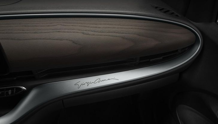Fiat 500e Giorgio Armani: caratteristiche, design, abitacolo, motore e autonomia - Foto 16 di 25