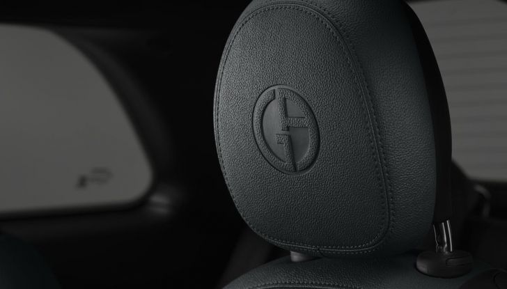 Fiat 500e Giorgio Armani: caratteristiche, design, abitacolo, motore e autonomia - Foto 15 di 25
