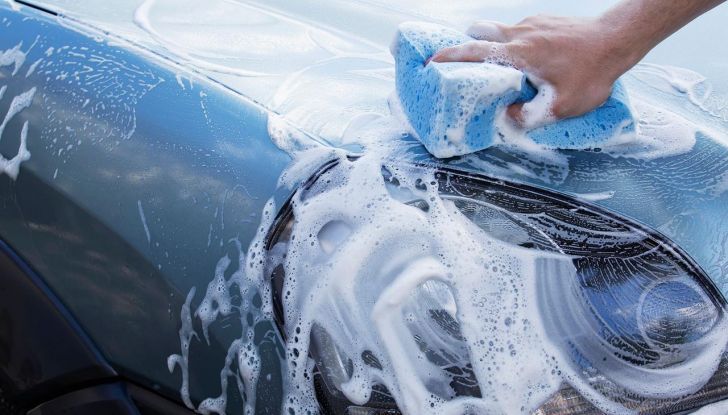 Come lavare auto: guida ai metodi e prodotti migliori - Foto 11 di 13