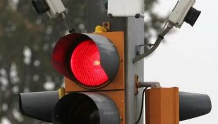 Multa semaforo rosso: cosa sapere e come fare ricorso (2024) - Foto 5 di 13