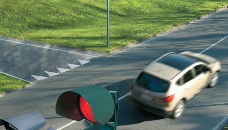 Multa semaforo rosso: cosa sapere e come fare ricorso (2024) - Foto 4 di 13