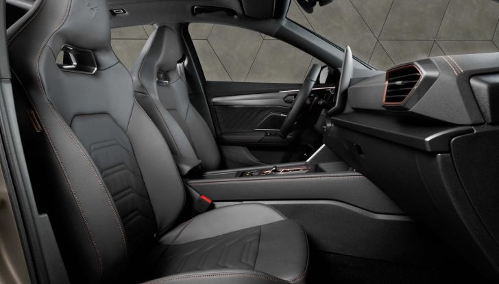 Nuova Cupra Formentor: debuttano due nuove motorizzazioni - Foto 27 di 49