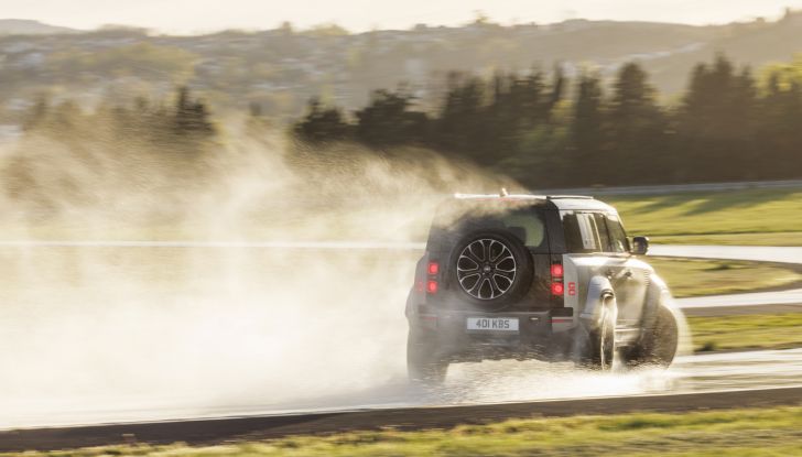 Nuova Land Rover Defender OCTA: Il SUV che ridefinisce le performance estreme! - Foto 1 di 9