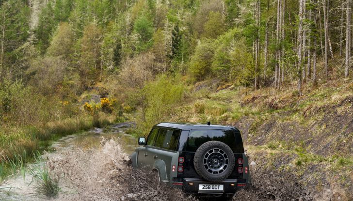 Nuova Land Rover Defender OCTA: Il SUV che ridefinisce le performance estreme! - Foto 3 di 9