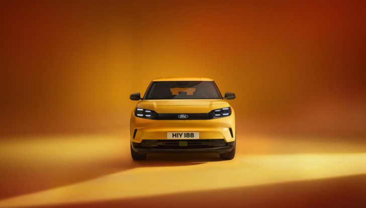 Nuova Ford Capri: caratteristiche, design, abitacolo, motori, versioni e autonomia - Foto 2 di 45