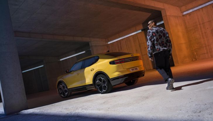 Nuova Ford Capri: caratteristiche, design, abitacolo, motori, versioni e autonomia - Foto 21 di 45