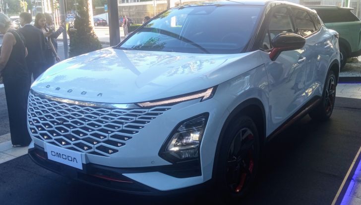 OMODA 5, caratteristiche tecniche e motori del nuovo SUV - Foto 1 di 27