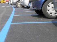 Sosta sulle strisce blu: quanti minuti puoi sforare senza prendere la multa?