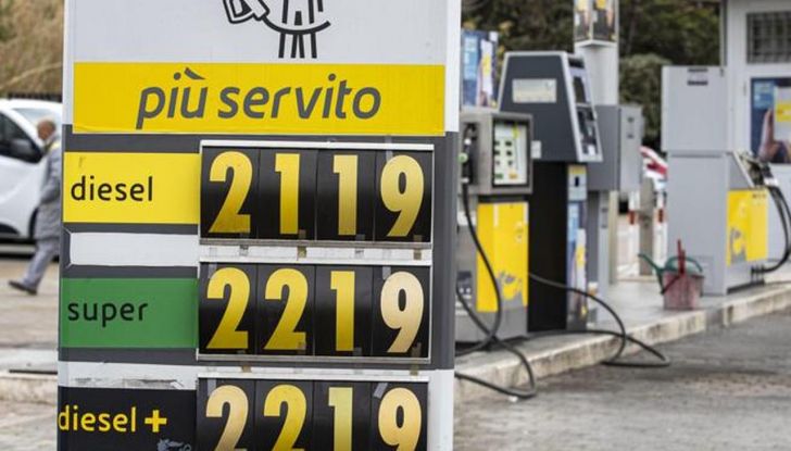 Prezzo benzina: guida sul costo dei carburanti in Italia - Foto 2 di 11