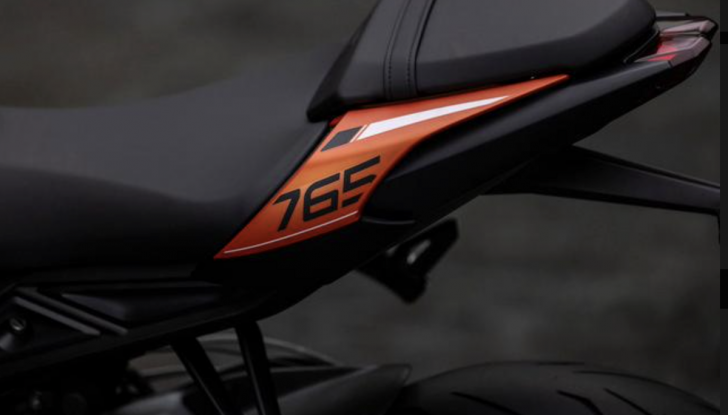 Nuova Triumph Street Triple 765 R: arriva la versione per patenti A2 - Foto 6 di 7