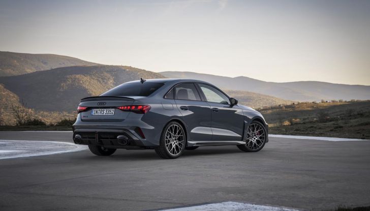Audi RS 3 2025: caratteristiche, design, abitacolo, motore e prestazioni - Foto 5 di 18